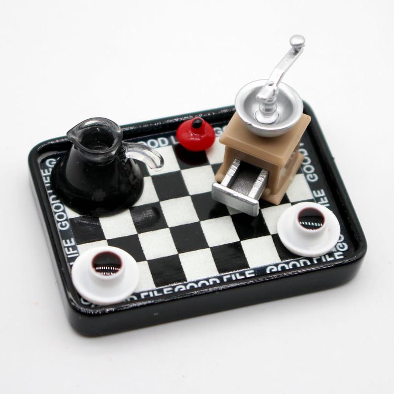 Set Piring Makan Kotak-kotak H - Coffee Maker ulasan dan harga